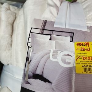 Bed quilt set with shams